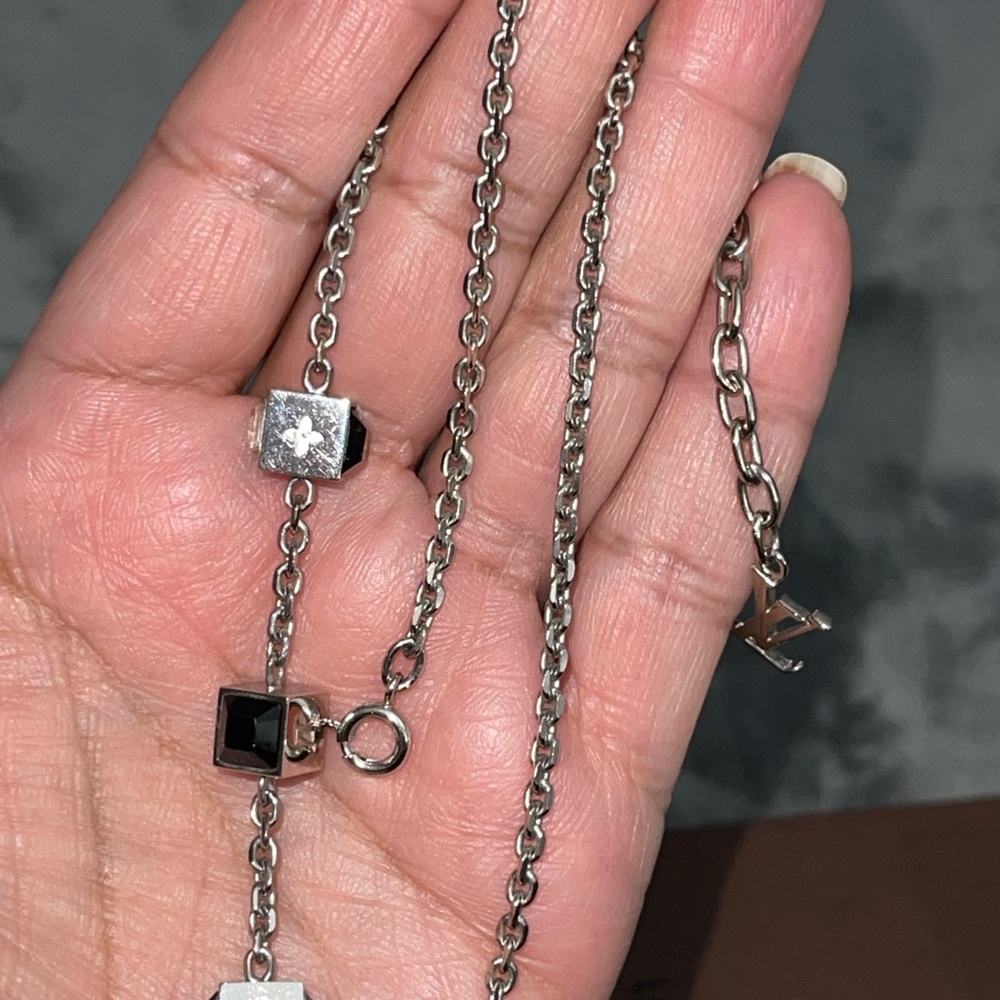 Louis Vuitton necklace excellent condition - Picture 6 of 8